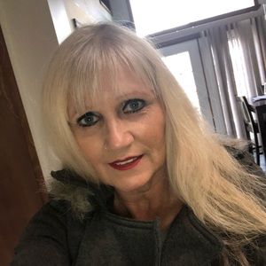 Meet your Posher, Claudia